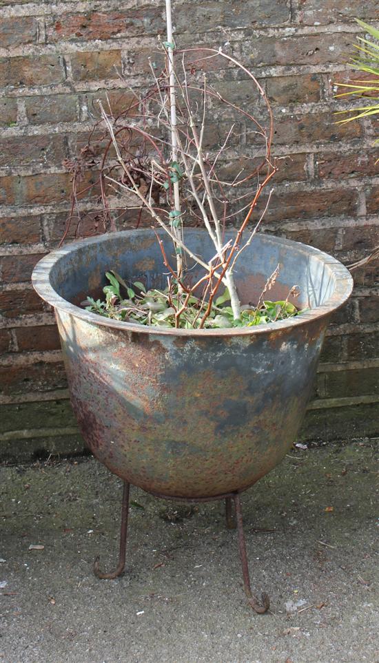 Metal planter